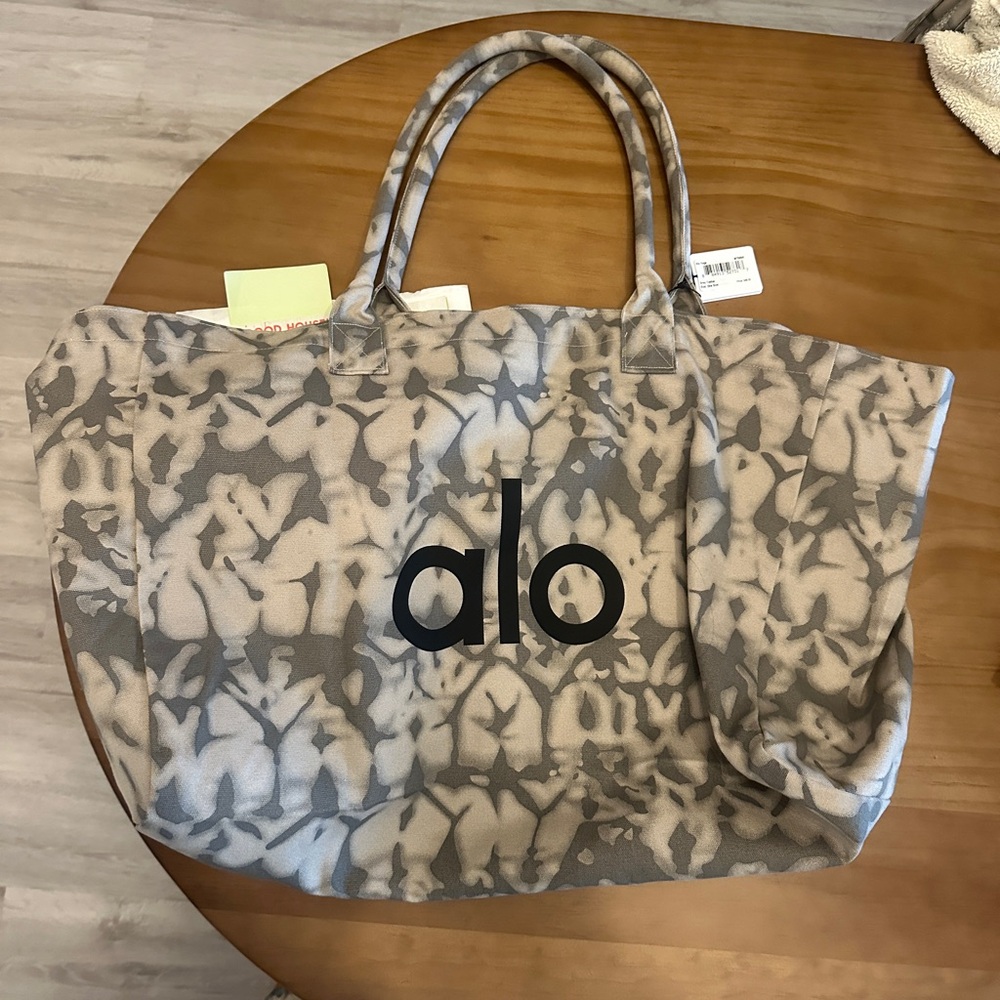 ALO Yoga Patterned Tote in Gray and Cream with tags